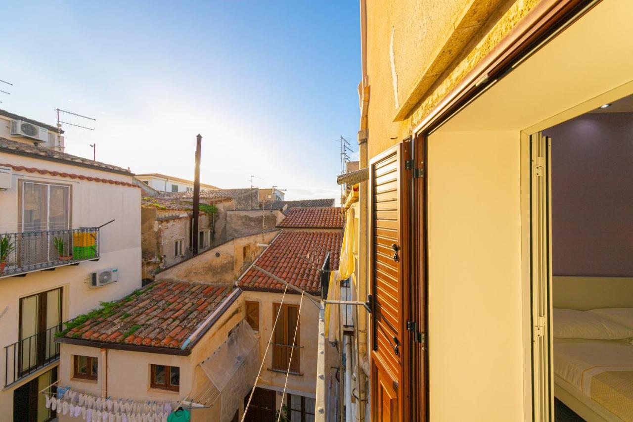Kefa Holiday - Alle Torri Apartments Cefalù Esterno foto